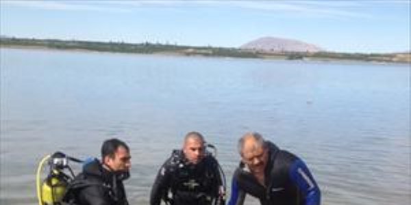 Serinlemek için girdiği gölette boğuldu