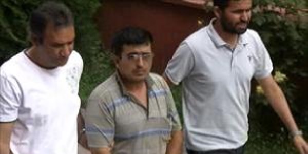Sevgilisinden hoşlandığını iddia ettiği kişiyi vurdu