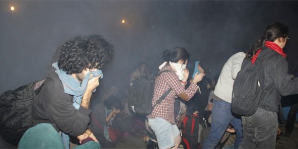 Gezi Parkı'ndaki çadırlar polis müdahalesiyle kaldırıldı