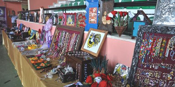 Engelli öğrenciler, resim ve el işlerini sergiledi