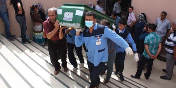 Adıyaman kazada ölen 10 tarım işçisine ağlıyor
