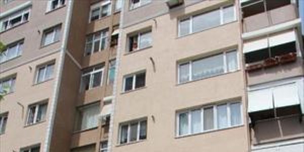 Polisten ka�an h�rs�zl�k zanl�s� 2. kattan atlay�nca bacaklar�n� k�rd�