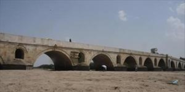 Meri� Nehri'nin debisi d��t� adac�klar olu�tu