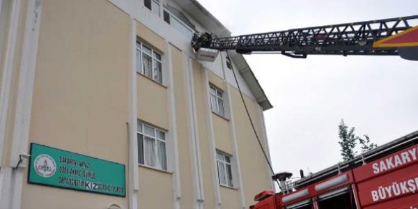 K�z ��renci yurdunda yang�n!