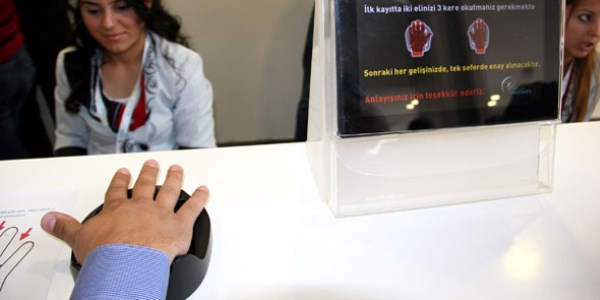 Parmak iziyle sağlık hizmetleri hızlanacak