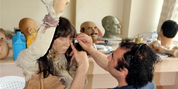 Vatanda�lar heykeli cesed san�nca...