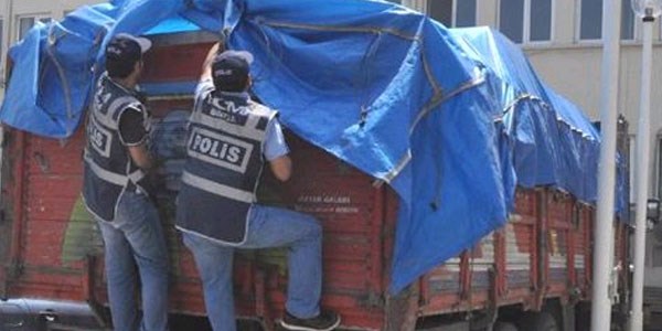 Hayvan yemleri içinde 200 bin paket kaçak sigara ele geçirildi