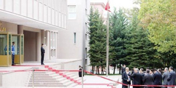 Başbakanlık binasını korumak için askerlerden destek istendi