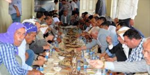 Şanlıurfa'da iki aile arasındaki kan davası barış yemeği ile bitti