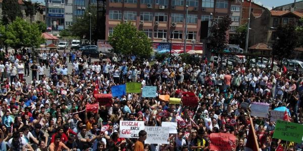 Bartın'da gezi parkı protestosunda ayran içip ampul kırdılar