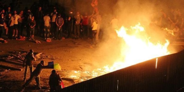 Taksim Meydan'nda i makineleri alev alev yand