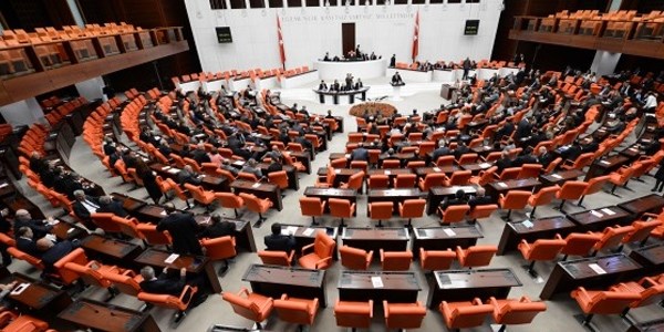 Hakaret eden vekile maaş kesintisi geliyor