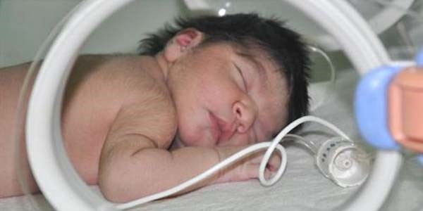 Sokaa braklan 3 gnlk bebek hastanede tedaviye alnd