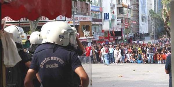 Ankara'da eyleme İstiklal Marşı molası