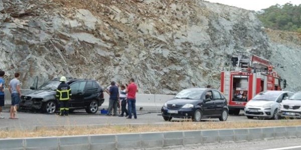 Lüks jeep yol ortasında alev aldı