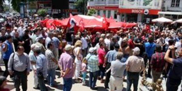 Edremit CHP meydanlara döküldü