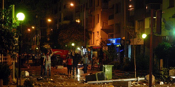 İzmir'de 3 günde 368 gözaltı: 1 polis ağır yaralı