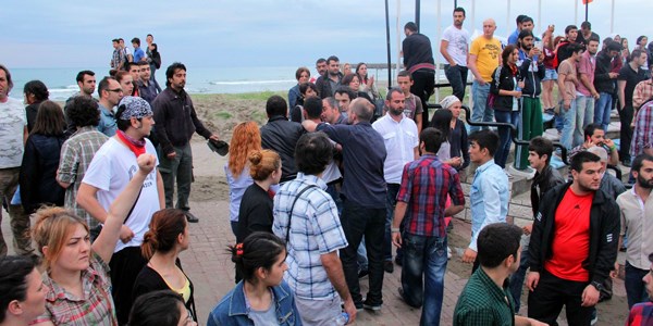 Samsun'da göstericiler birbirine girdi