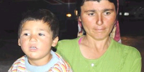 E�i ve 2 �ocu�unu pancar b��a��yla d�vd�