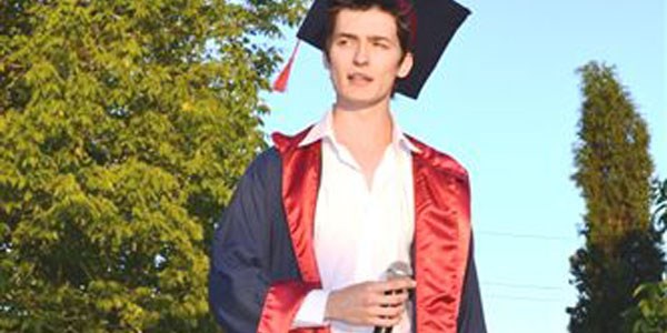 Tüm engelleri aşarak okul birincisi oldu