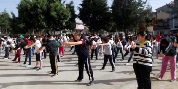 Derse sporla başlıyorlar