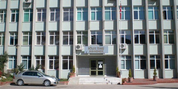 Mahkeme, Valinin i�ki yasa��na 'hay�r' dedi