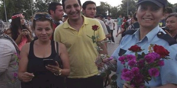 Antalya'da polis eylemcilere g�l da��tt�