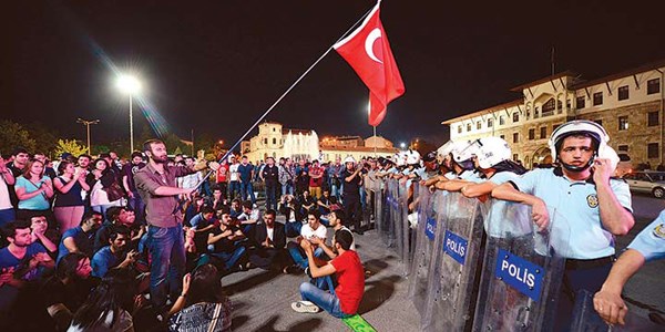 Partileri yetersiz kalınca sokağa çıktılar