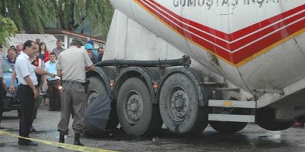 Beton mikserinin ezdiği kadın öldü