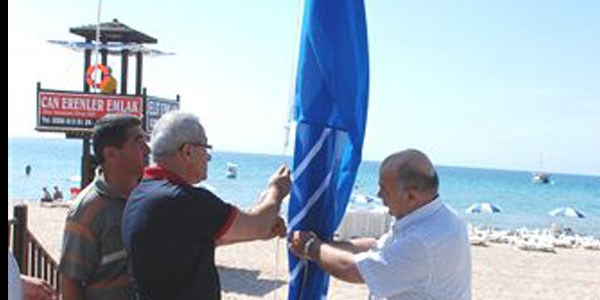 Didim'de mavi bayraklar plajlarda