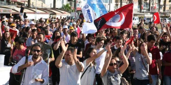 İzmir'de 'eylem' sendikaları böldü