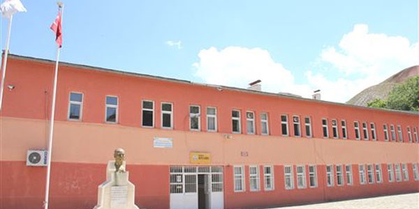 Oltu Lisesi kapanıyor