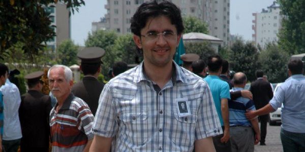 Taş atan gruba müdahele eden polis hayatını kaybetti!
