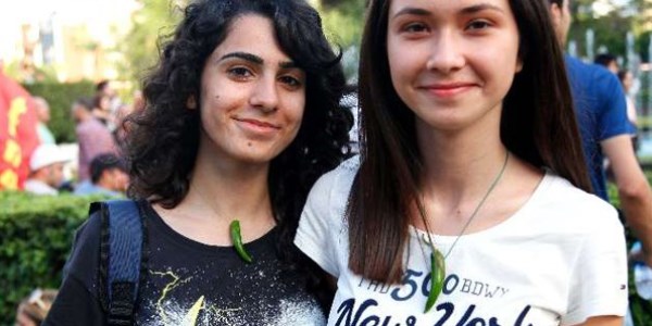 G�stericiden 'biber' kolyesi