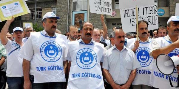 Öğrencisi tarafından bıçaklanan öğretmen için eylem yaptılar