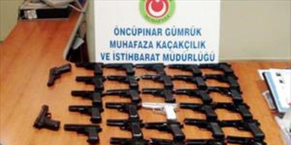 Suriye'ye Giden Otomobilde 31 Tabanca Ele Ge�irildi