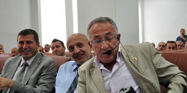Belediye meclis toplantısında hoparlörlü tartışma