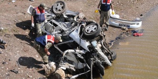 Evlilik haz�rl��� yapan m�hendis kazada �ld�!