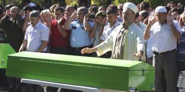 Ova belediye başkanının kardeşleri toprağa verildi