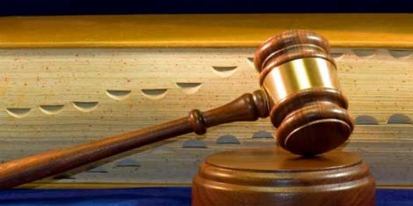 Doktora hakarete hapis cezas�!