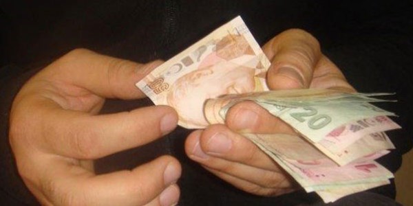 Engelli maaşı iptal olunca sokak müzisyeni oldu