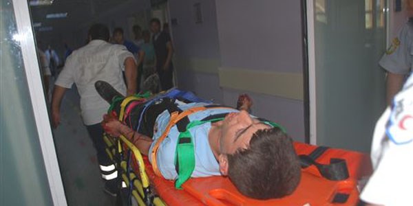 Lise öğrencisi jiletle kendini yaraladı
