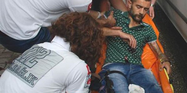 Serbest kaldığı gün, icra dairesini basarak arkadaşını bıçakladı