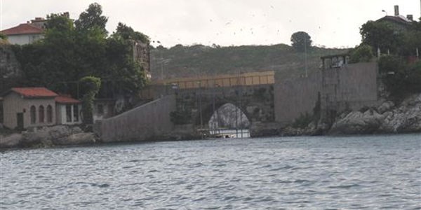 Tarihi köprüde onarım çalışmaları devam ediyor