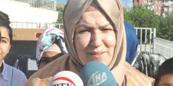 G�revden al�nan ��retmene, veli ve ��renciler sahip ��kt�