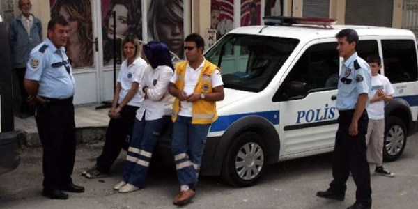 Polise ifade vermemek i�in kendini eve kitledi