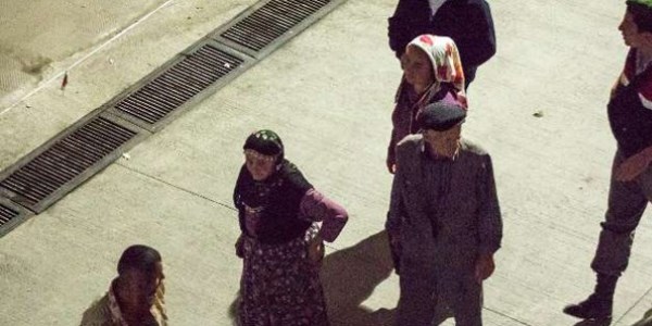 Aileler birbirine girdi: 13 yaral�