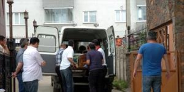 �ld�rd�kleri i�adam�n�n cesedini evinin �n�ne b�rakt�lar
