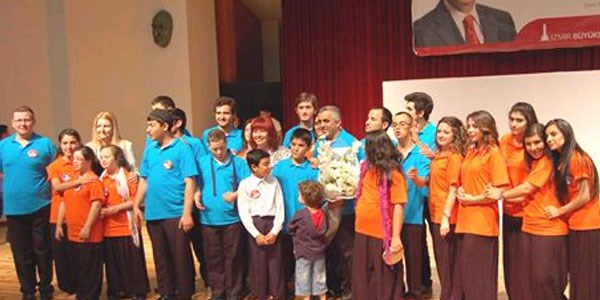 Engelsiz İzmir Tiyatro Topluluğu 'Perde' dedi