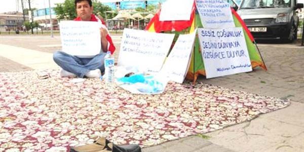 Doktordan tek kiilik oturma eylemi